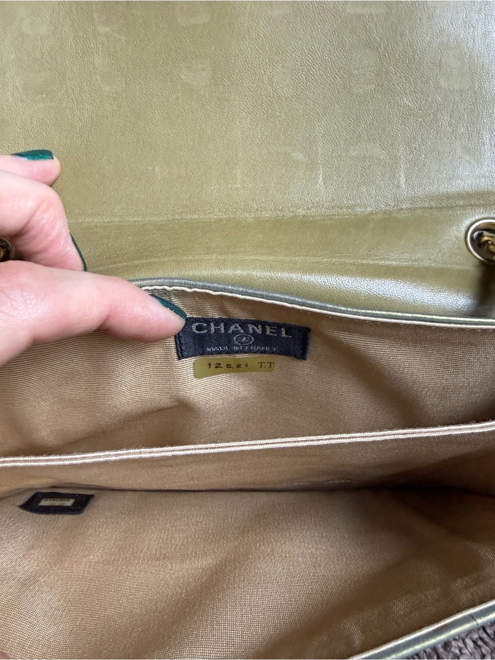 CHANEL Rare Quilted Metallic Gold Clutch - Picture 5 of 6